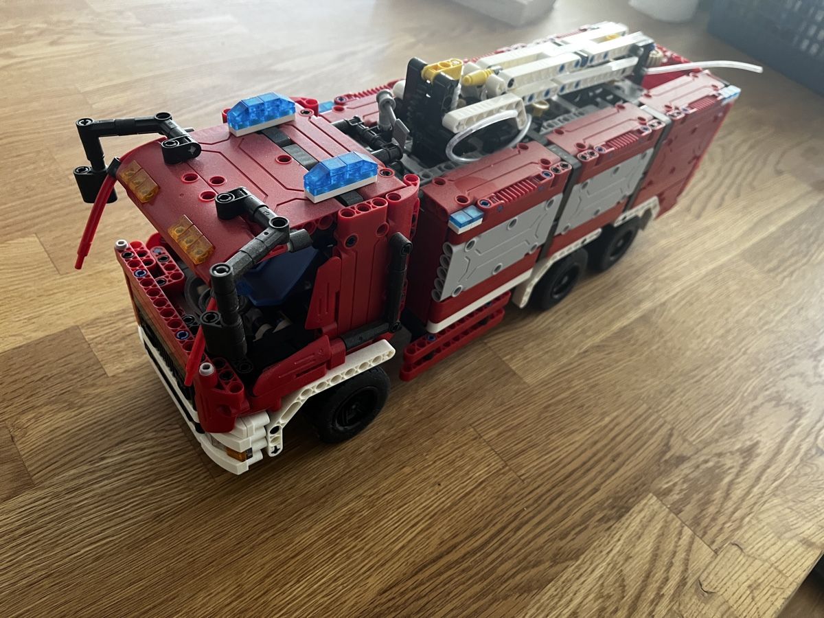 Technics Jeux de construction: Technic Feuerwehrfahrzeug mit Wassertank – D'occasion à Niedergösgen par manuel307