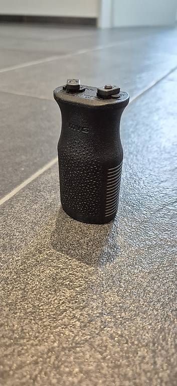 Supporti a parete: Magpul MOE MVG mlok Frontgriff – Usato da Adlikon venduto da RiD94 1