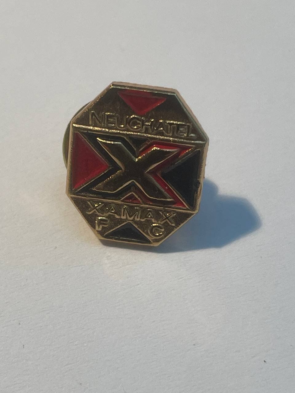 Plaketten & Abzeichen: 40. Pin Xamax Neuchatel – Gebraucht aus Luzern von Irek 1