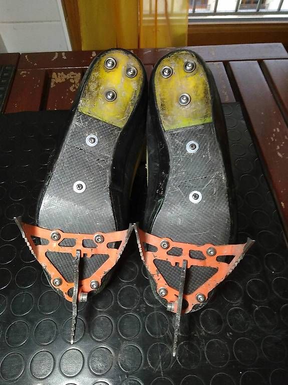 Damenschuhe: Chaussures fruit boots artisanales dry tooling avec crampons – Gebraucht aus Genève von sphakka