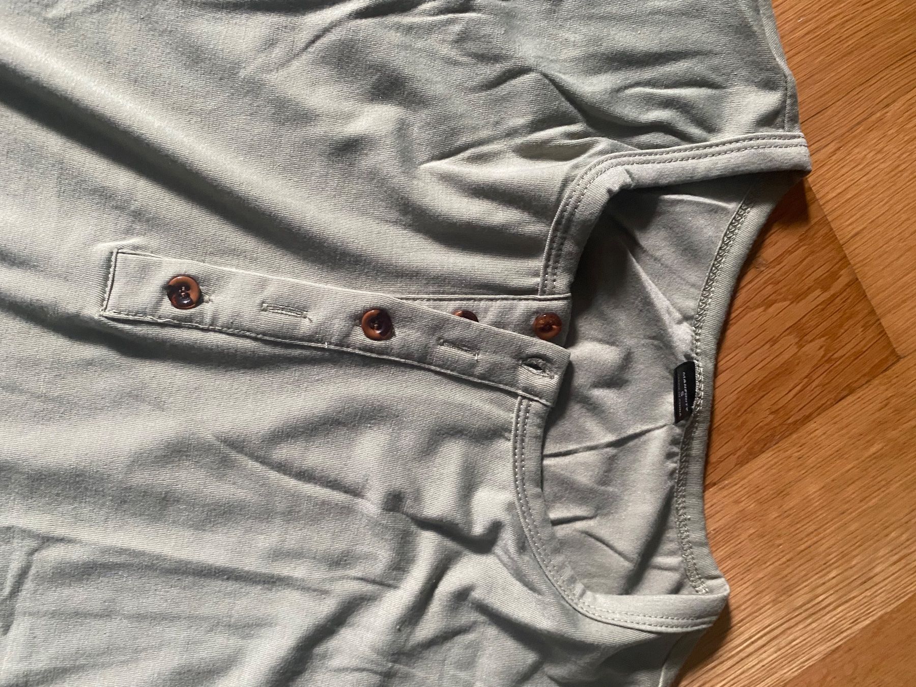 T-shirt: Sleeveless green T-shirt – Nuovo e nell'imballaggio originale da Zürich venduto da mel_z6hd 1
