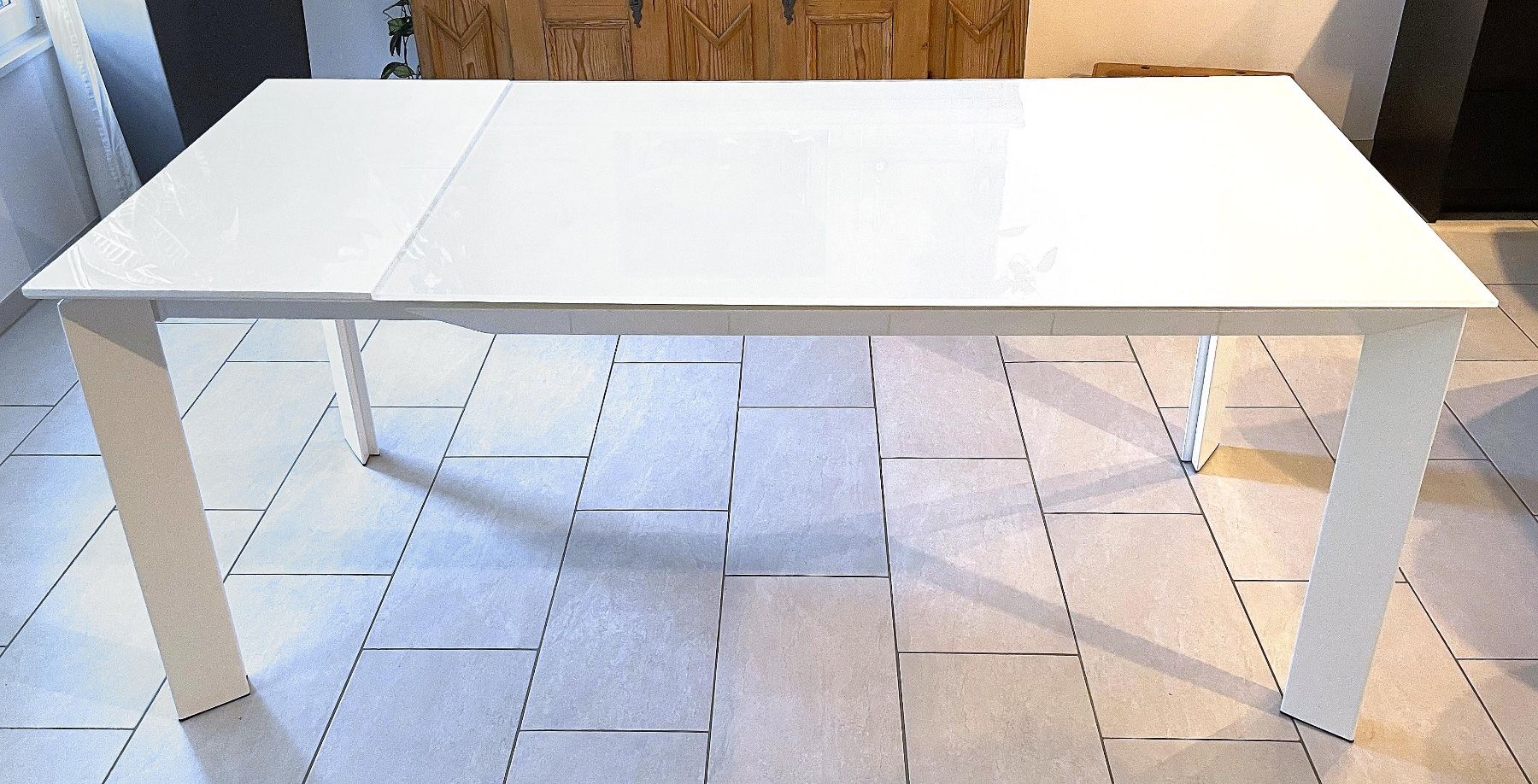 Tische: Esstisch mit Glasplatte, erweiterbar, weiss – Gebraucht aus Uster von Hotzli 1