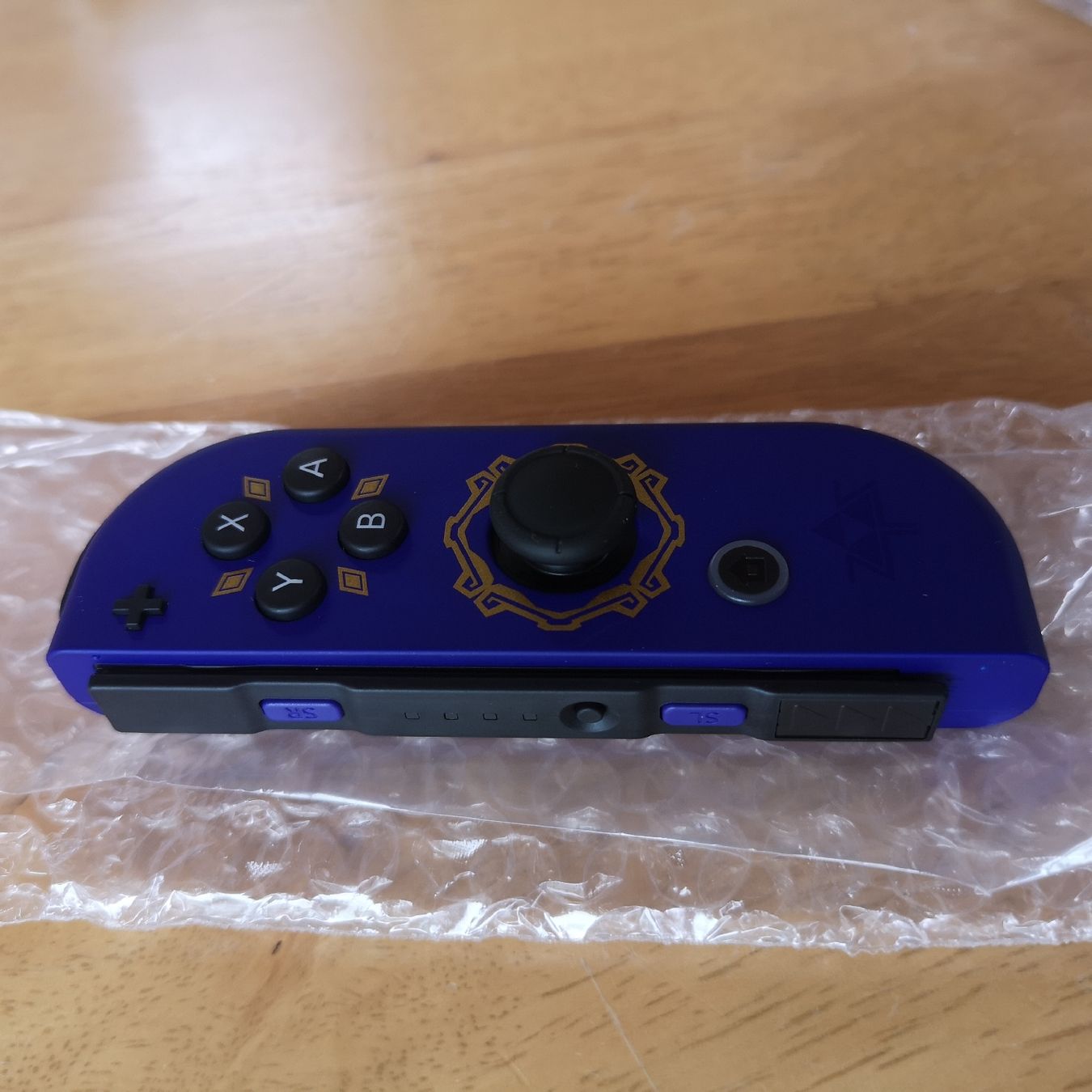 Nintendo Controller: Zelda: Skyward Sword HD Joy-Con Controller (Nintendo Switch) – Nuovo (secondo la descrizione) da Biel/Bienne venduto da scvotti05 7