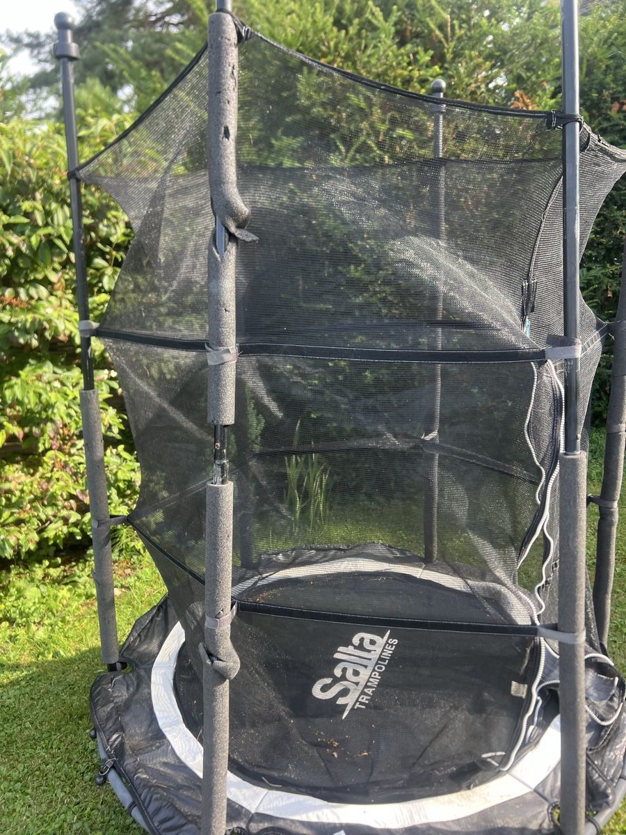 Salta Trampoline: Trampolin Salta mit Netz – Gebraucht aus Schönenberg ZH von Bosh