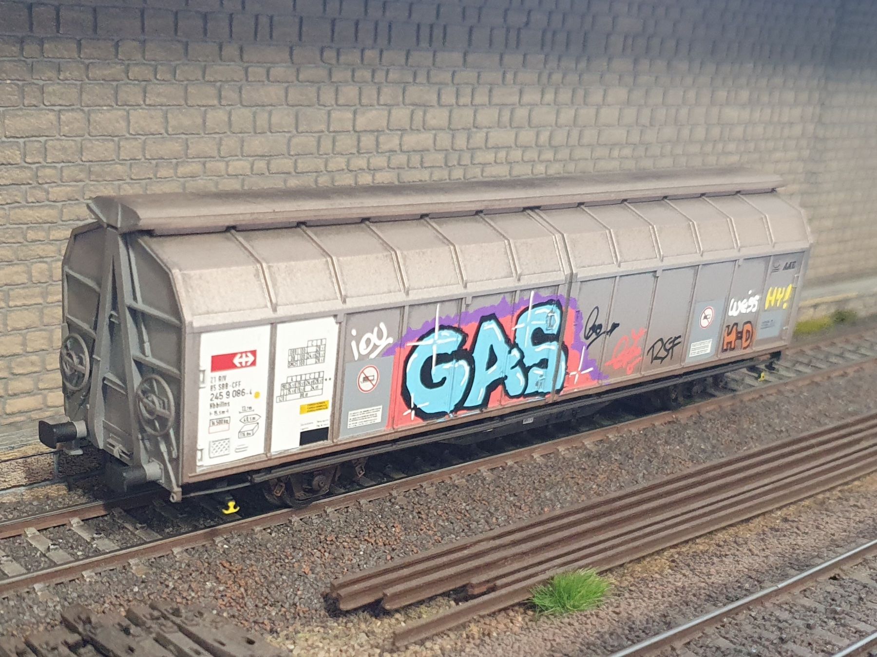 Roco Modellini di ferrovie: WAGON HBBILLNS, SBB-CFF, ROCO 46945, PATINE + GRAFFITIS – Usato da Loveresse venduto da FIFILOULOU 3