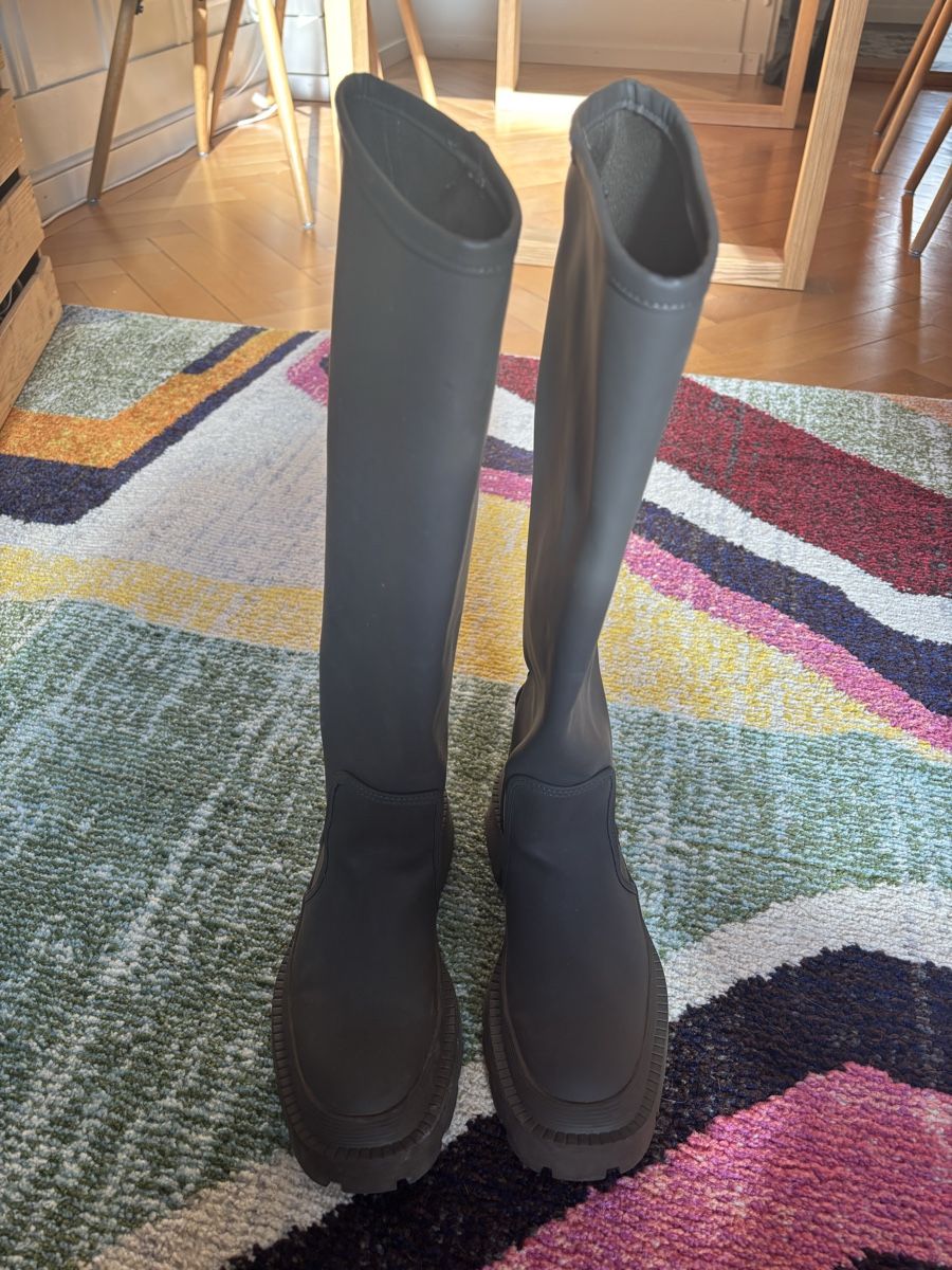 Zara Damenschuhe: Green Boots – Gebraucht aus Erlenbach ZH von Ma.Pi 4