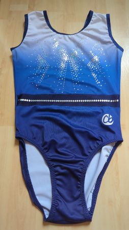 Turnanzug mit Weiss- Blau Verlauf und Strasssteinchen