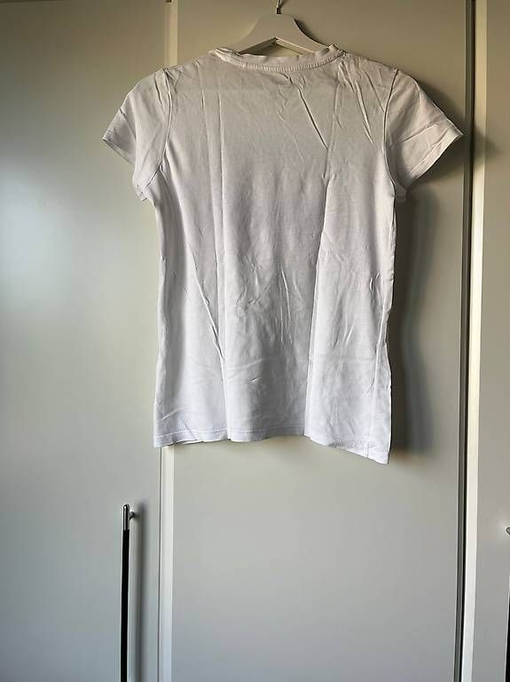 T-shirt: Levi's T-Shirt Weiss Damen Basic Logo – Usato da Romanshorn venduto da lap_zx8f 2