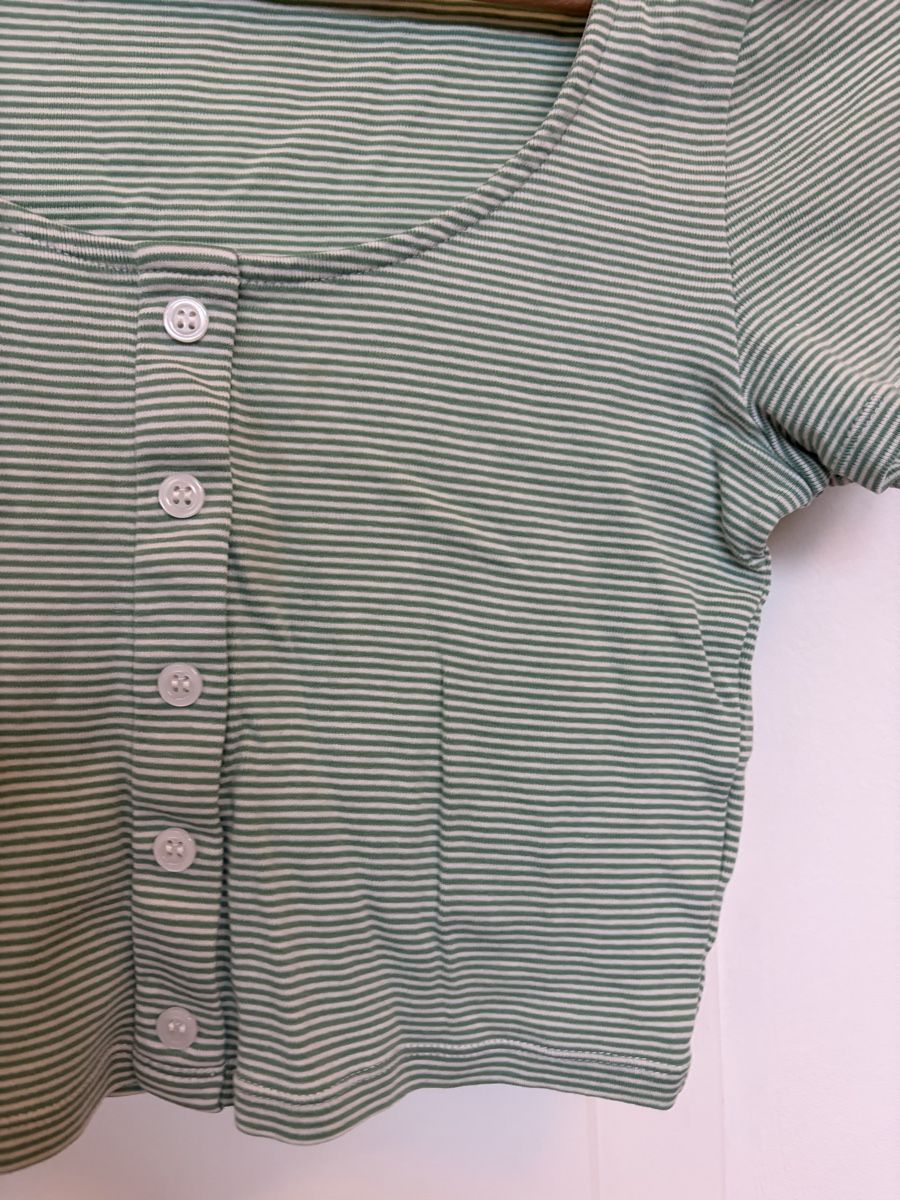 H&M T-Shirts: Gestreiftes Crop-Top – Neu (gemäss Beschreibung) aus Birmensdorf ZH von dus_zt96 1