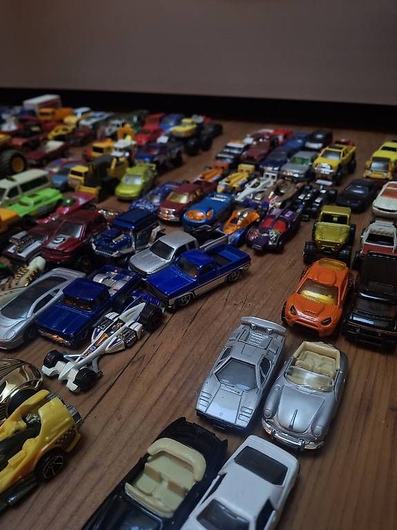 Modellautos: Hotwheels Sammlung 200+ Autos – Gebraucht aus Therwil von Johndo01 1