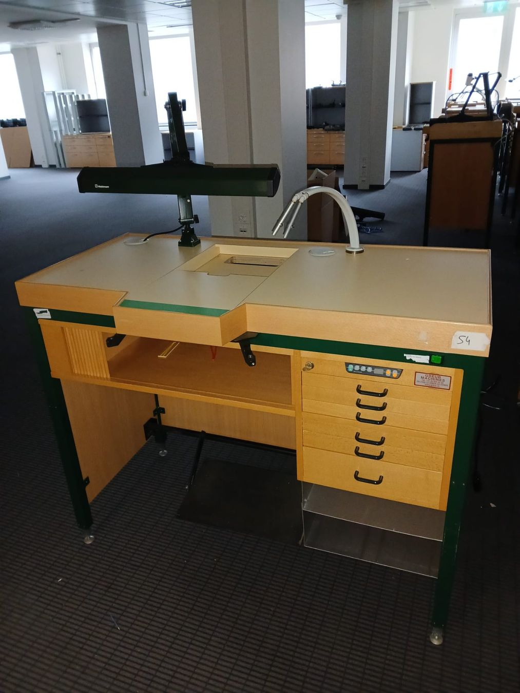 Banchi da lavoro: Etabli d'horloger réglable en hauteur – Usato da La Chaux-de-Fonds venduto da Greub_Machines
