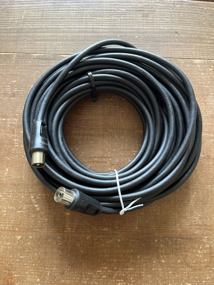 Câbles: Kabel-Set: 2x HDMI, LAN, Cinch & langes Koaxialkabel – D'occasion à Basel par Nath- 4