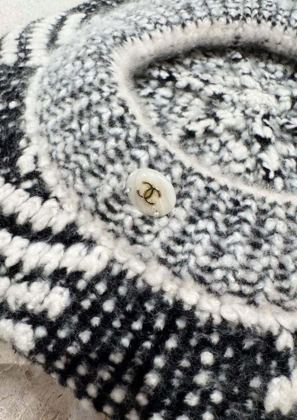 Chanel Copricapi, berretti & cappellini: CHANEL MÜTZE KASCHMIR – Nuovo (secondo la descrizione) da Schwyz venduto da bofb 5