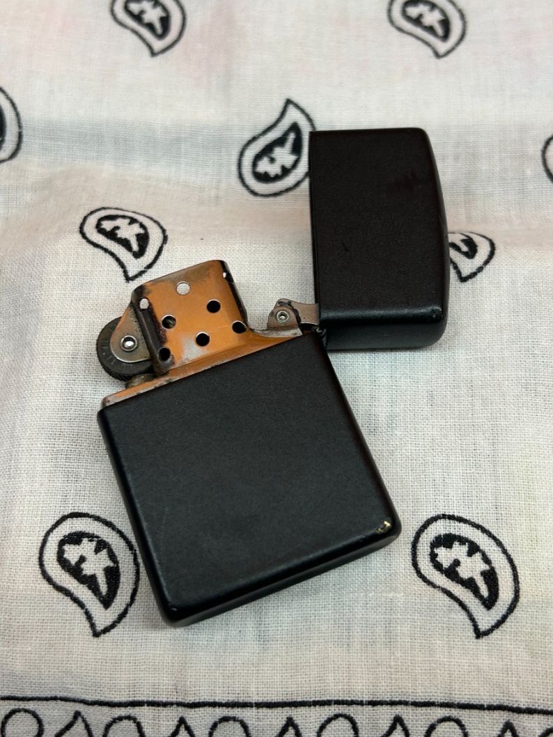 Zippo Feuerzeuge: Zippo Black Mat – Gebraucht aus Soyhières von Maponos 2