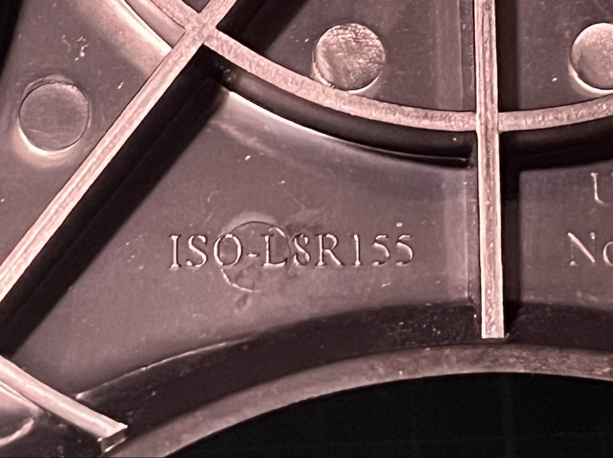 Fixations: IsoAcoustics ISO-L8R155 – D'occasion à Zug par metebalci 2