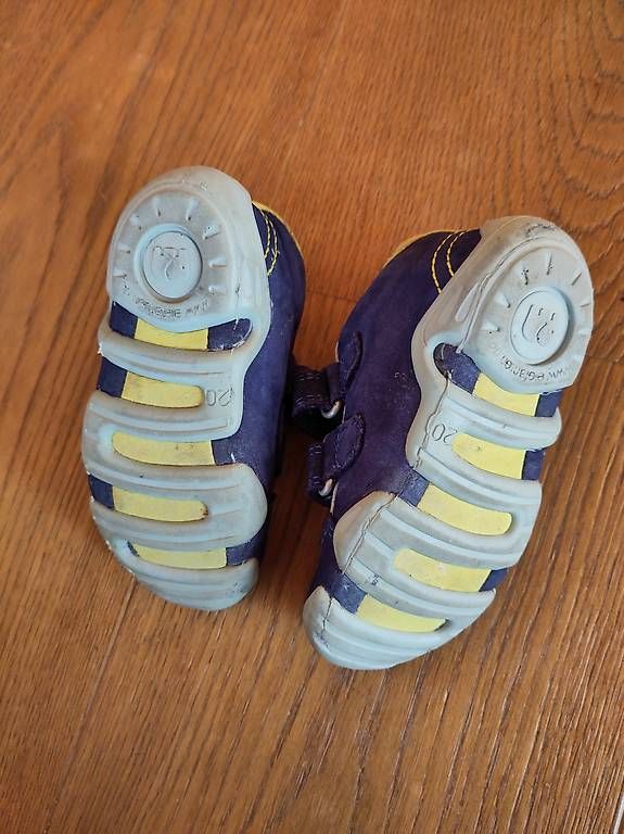 Schuhe für Jungen: Lauflernschuhe elefanten Grösse 20 – Gebraucht aus Igis von Ricema 1