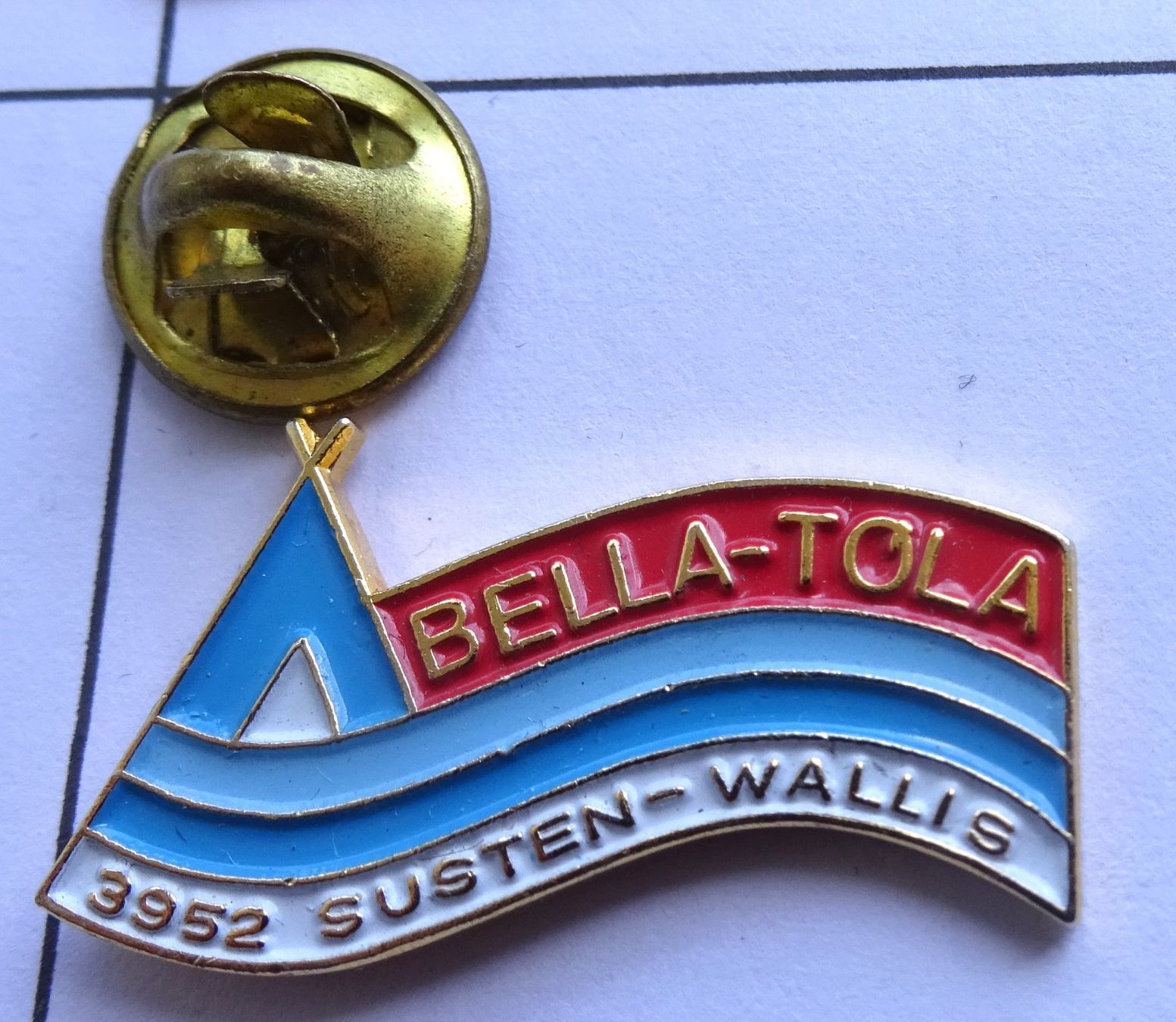 Plaketten & Abzeichen: Pin  Bella TOLA Susten Wallis – Gebraucht aus Utzenstorf von BUtter81
