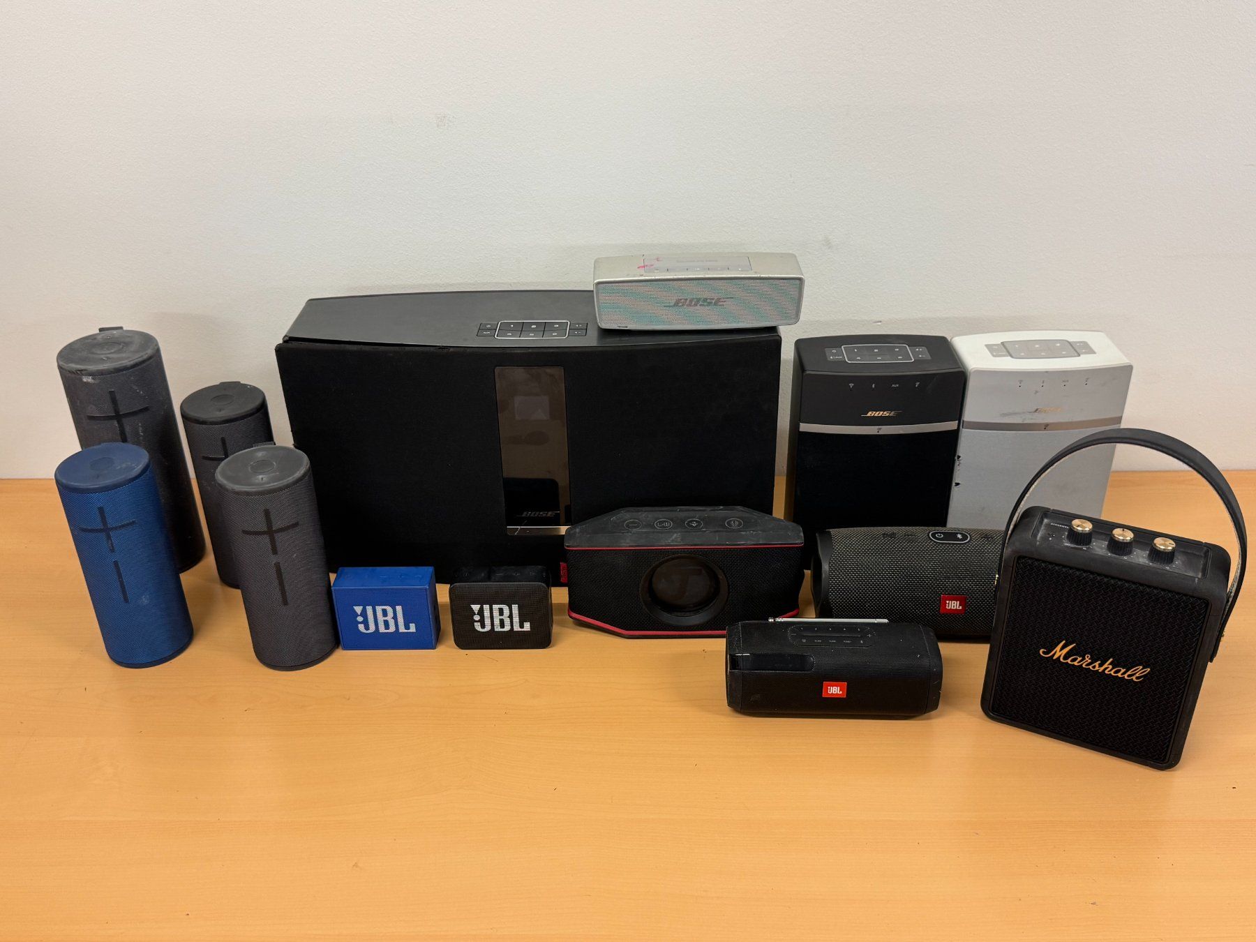 Casse acustiche: Bluetooth Lautsprecher Lot – Usato da Ebmatingen venduto da Revivetrade