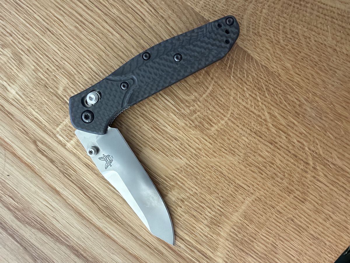 Benchmade Taschenmesser: Benchmade Mini Osborne Reverse Tanto Carbon Fiber – Neu (gemäss Beschreibung) aus Affoltern am Albis von gpi_q8jk 5