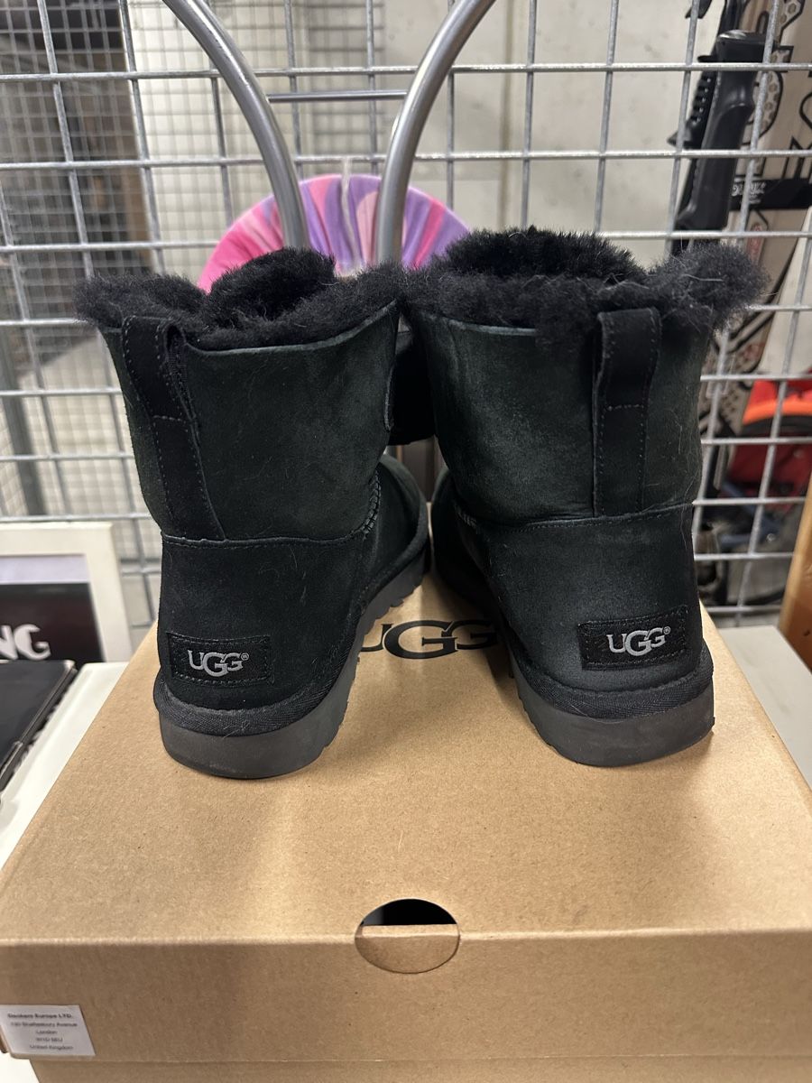 Ugg Scarpe da donna: UGG Boots schwarz Gr.37 – Usato da Bern venduto da Shininglove 1