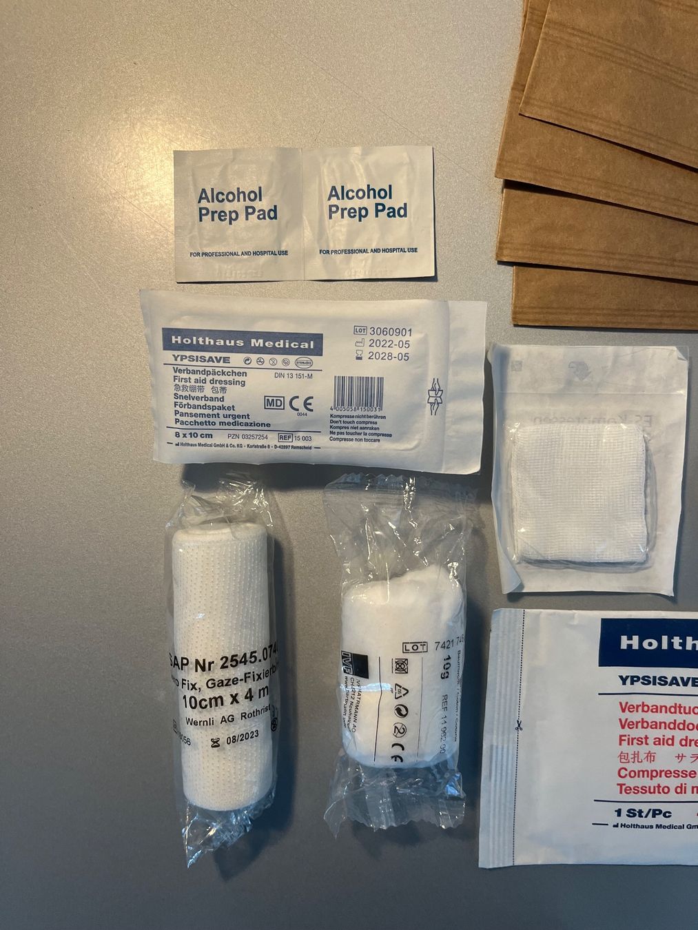 Kit di pronto soccorso: Div. Verbandsmaterial + Rettungsdecke Neu – Nuovo (secondo la descrizione) da Unterägeri venduto da flu_zp5d 5