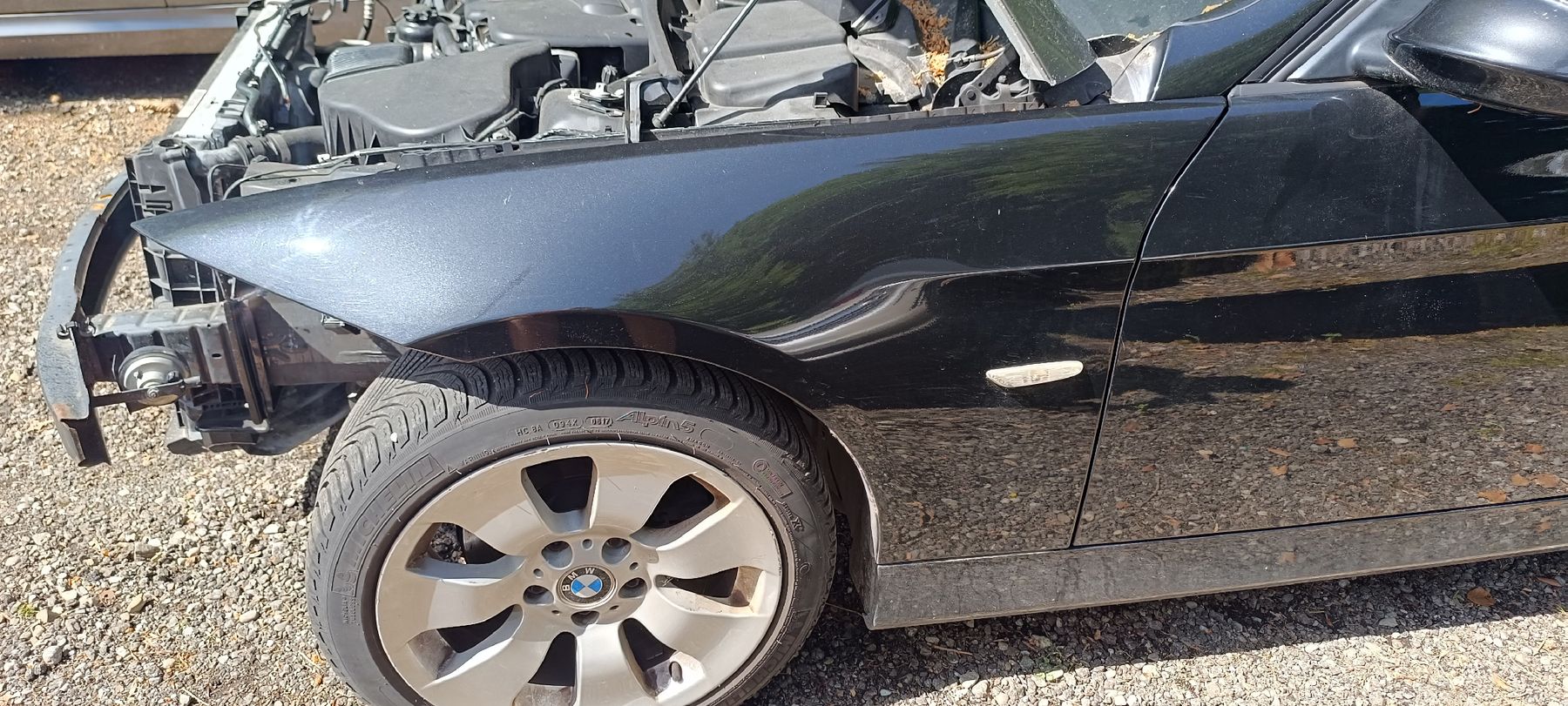 BMW Tutti pezzi di ricambio auto: Kotflügel E90 E91 Schwarz Metallic 475 – Usato da Zihlschlacht venduto da bra_tr2r