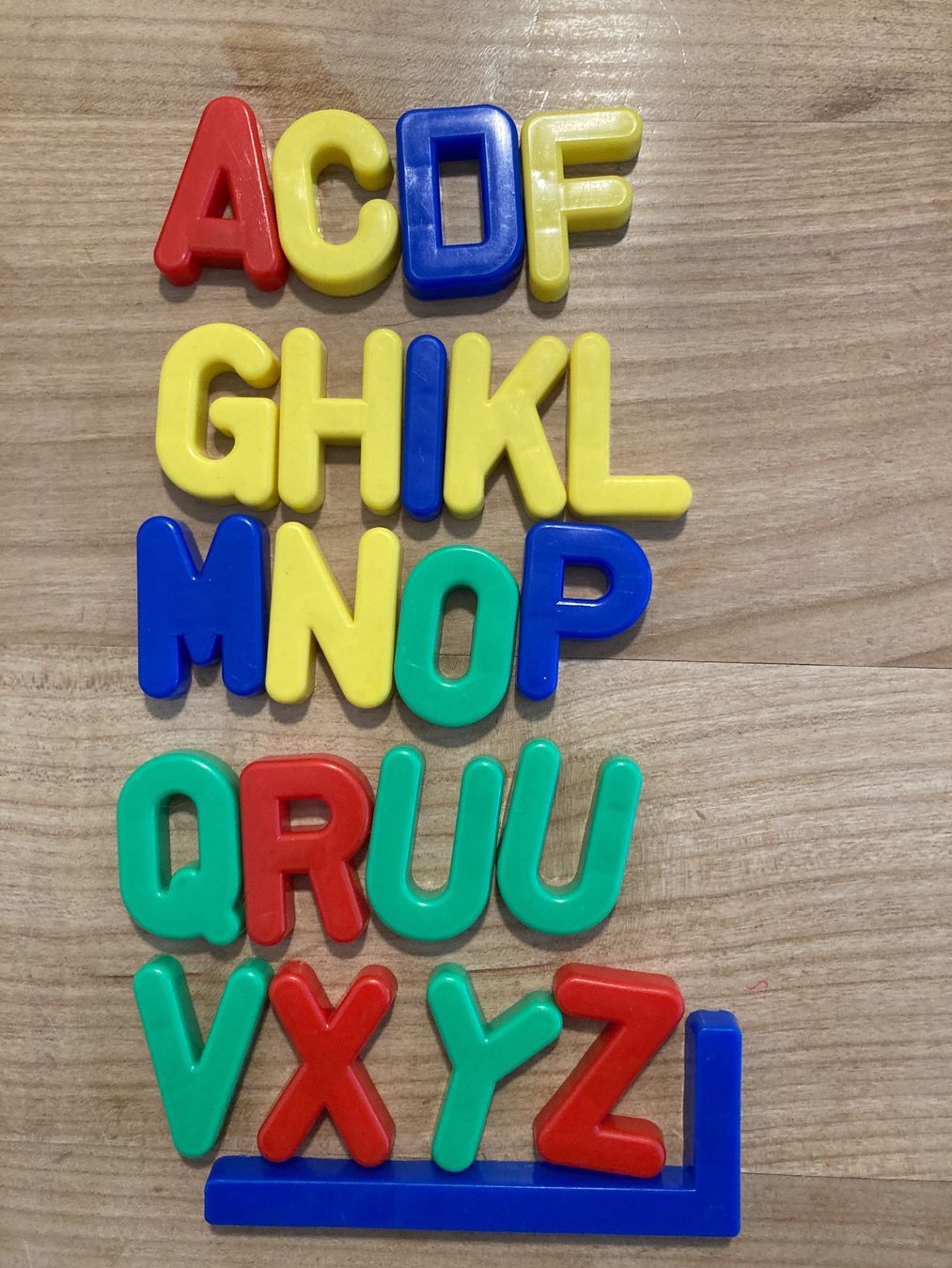 Magnete: Magnetbuchstaben (22 teilig) – Gebraucht aus Basel von AufeinenBlick