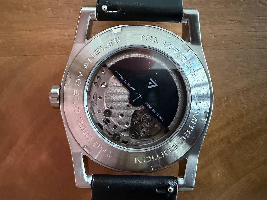 Orologi: Montre ANGLES DiscOne à heure sautante - Édition limitée – Nuovo e nell'imballaggio originale da La Tour-de-Peilz venduto da juju-juju 2