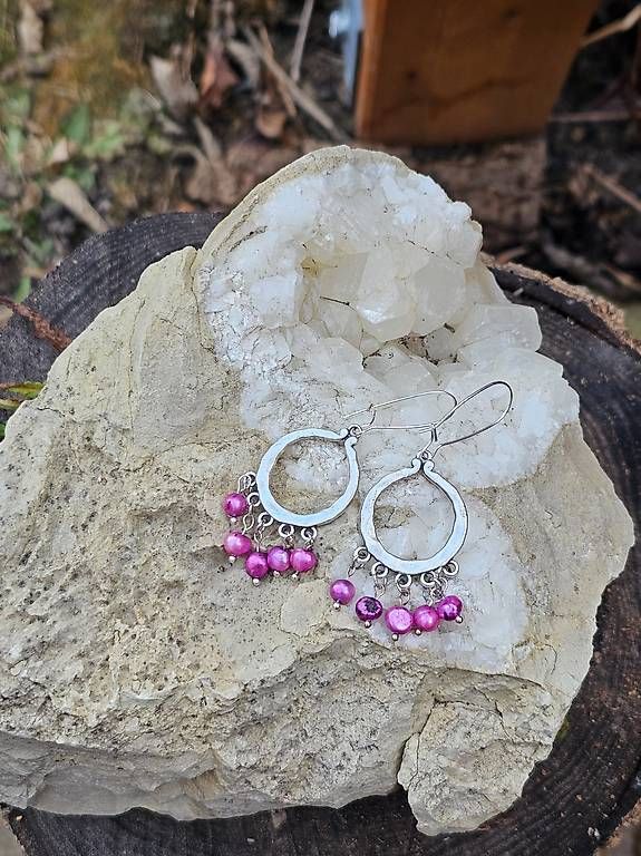 Orecchini pendenti & Orecchini a lobo: Ohrhänger mit pinken Zuchtperlen – Nuovo e nell'imballaggio originale da Sulz AG venduto da Cacuzza