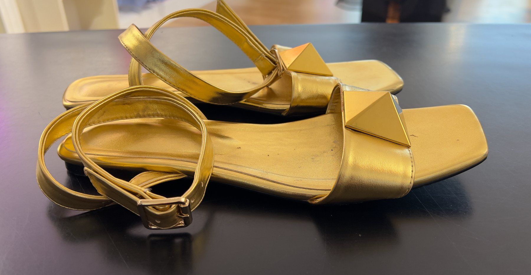 Scarpe da donna: Schöne goldene Sandalen – Usato da Zürich venduto da Naebeli 2