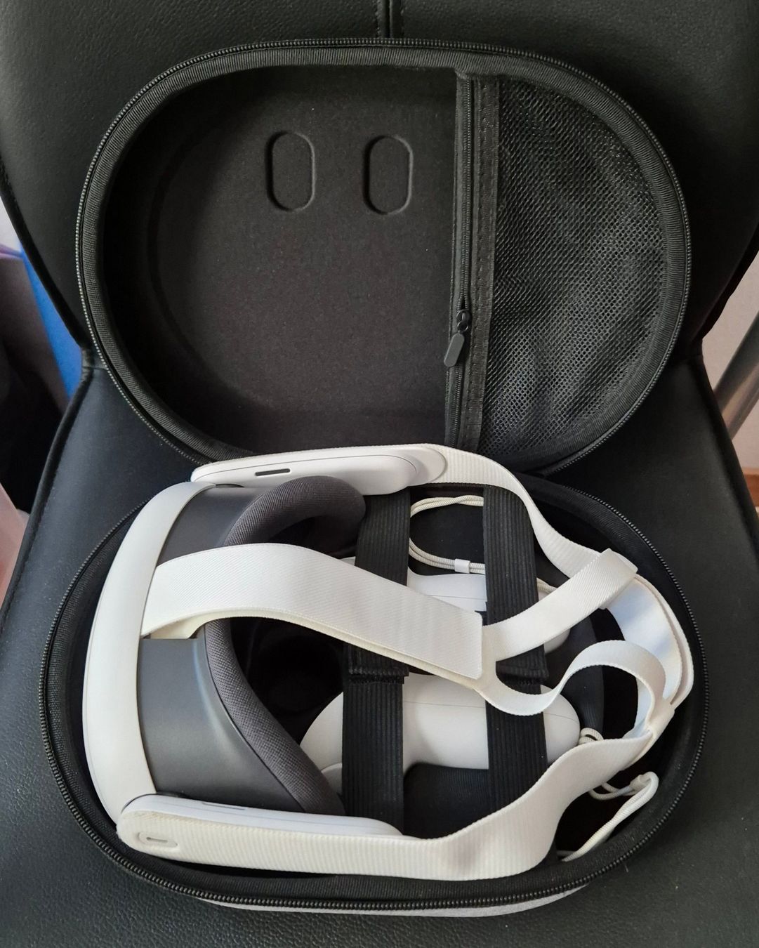 Meta Casco VR: Meta Quest 3 (128 GB) VR Brille mit Case und Controller – Usato da Zürich venduto da rtuor30
