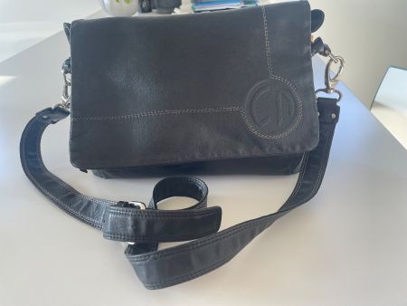 Schwarze Umhängetasche aus Leder, Top Zustand!