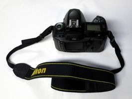 Nikon D70s Body + Zubehör