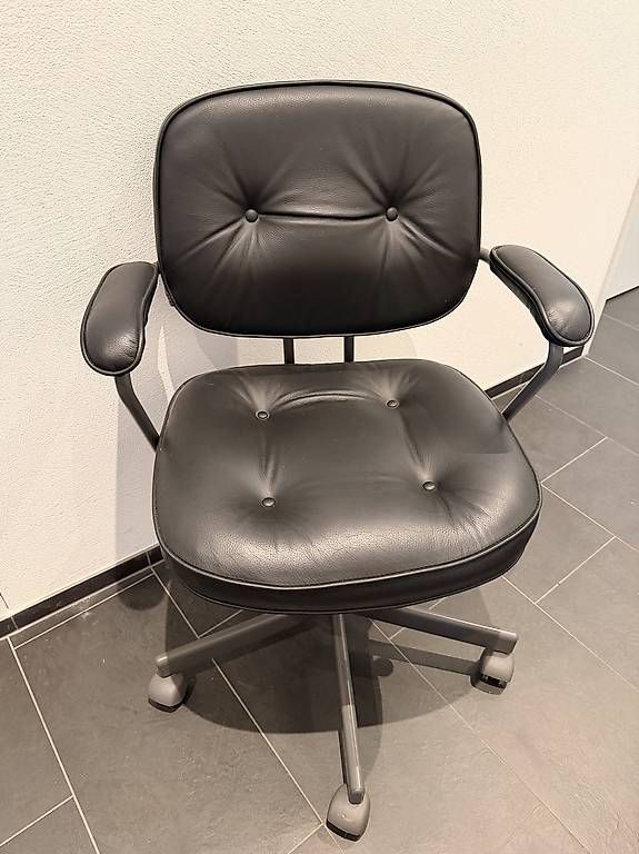 Chaises: Bürostuhl Leder  – D'occasion à Unterterzen par ann_zhc6