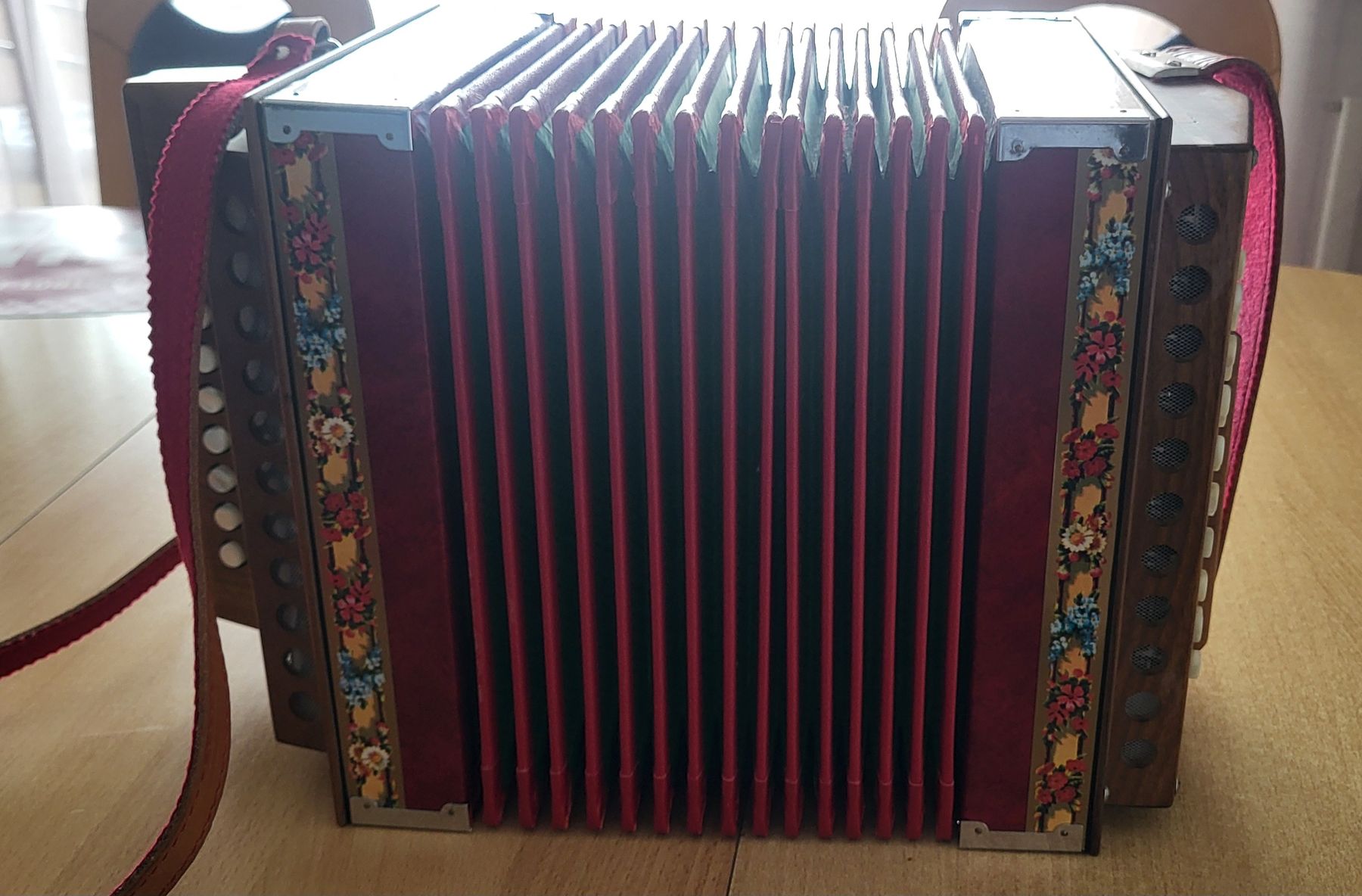 Strumenti musicali: Véritable Schwyzerörgeli – Finition bois de qualité – Usato da Villars-sur-Glâne venduto da S211-Vap 1