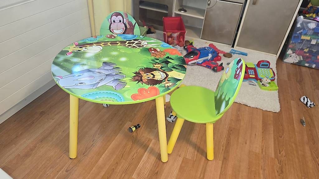 Tavoli: Kindertisch 2 stühle – Usato da Busswil BE venduto da Gunona 1
