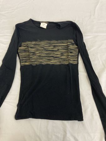 Schickes Persona Shirt, Grösse M, Schwarz-Gold Muster