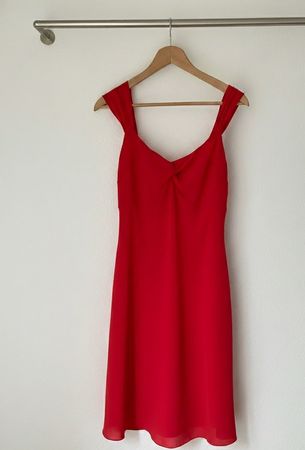 Elegantes rotes Kleid von Modyva – Grösse 40 – Vielseitig &
