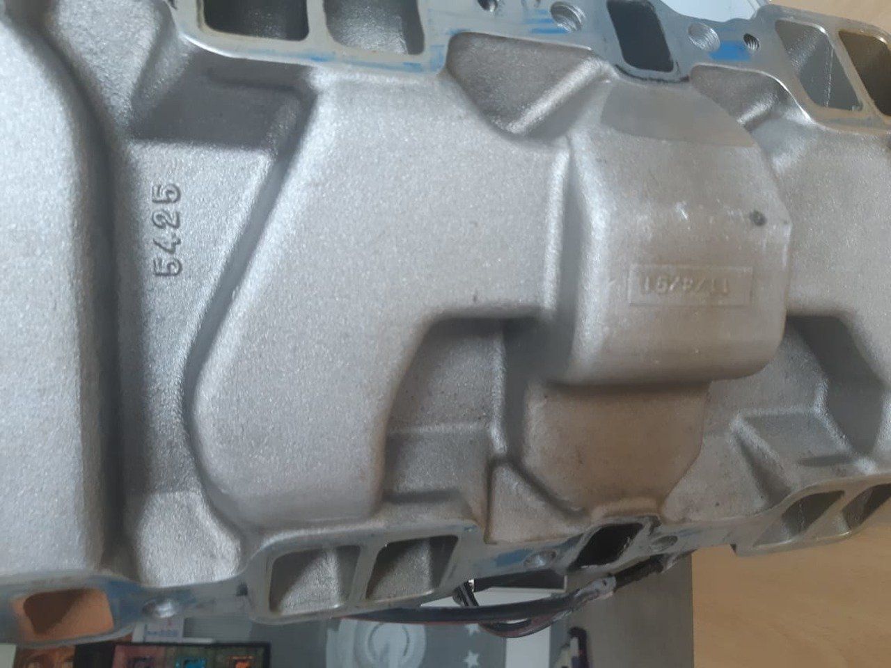 Chevrolet Tutti pezzi di ricambio auto: Ansaugspinne mit 2x 4fach Vergaser  GM – Usato da Niedergösgen venduto da usc_8fsx 6