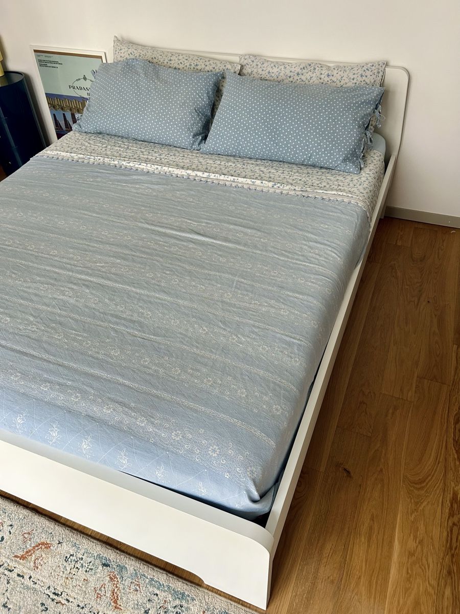 Letti: White Bed Frame with Mattress and Topper - As new! – Nuovo (secondo la descrizione) da Zürich venduto da lud_7ztt 9