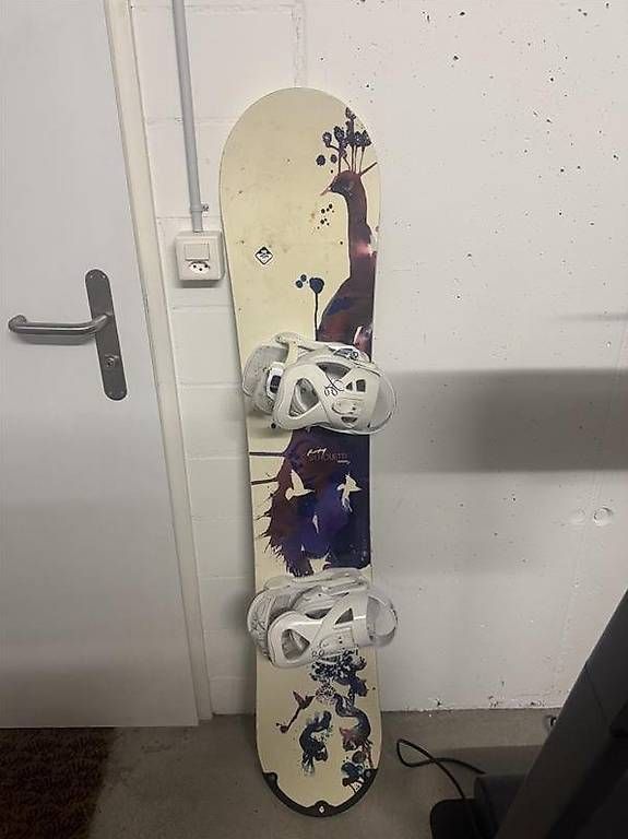 Boards: Roxy Silhouette Banana 141 cm Snowboard mit Bindungen  – Gebraucht aus Birmensdorf ZH von Antoniomrs