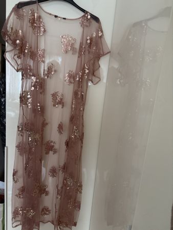 Sommerlicher Kimono mit Pailletten, Grösse M, neuwertig.