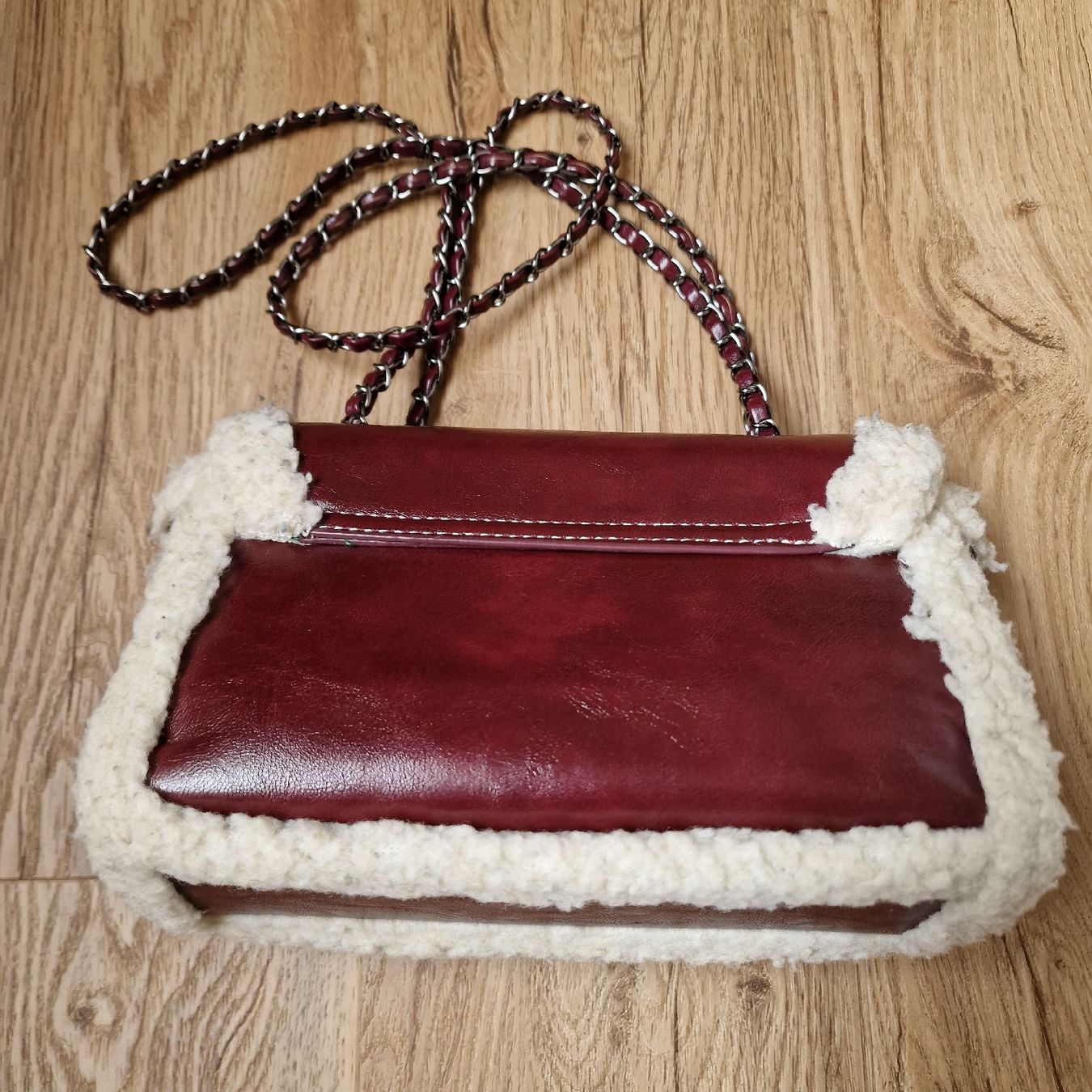 Borse da donna: Stylish Leather Bag with Chain Strap – Nuovo (secondo la descrizione) da Mönchaltorf venduto da nzhuravel 1