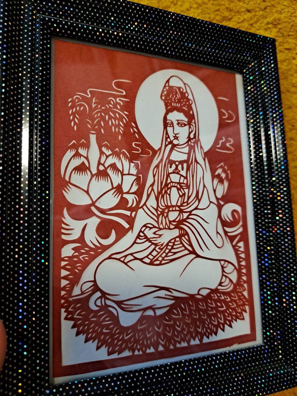Dipinti: Guanyin - art du papier découpé – Usato da La Roche FR venduto da seashellfan 1