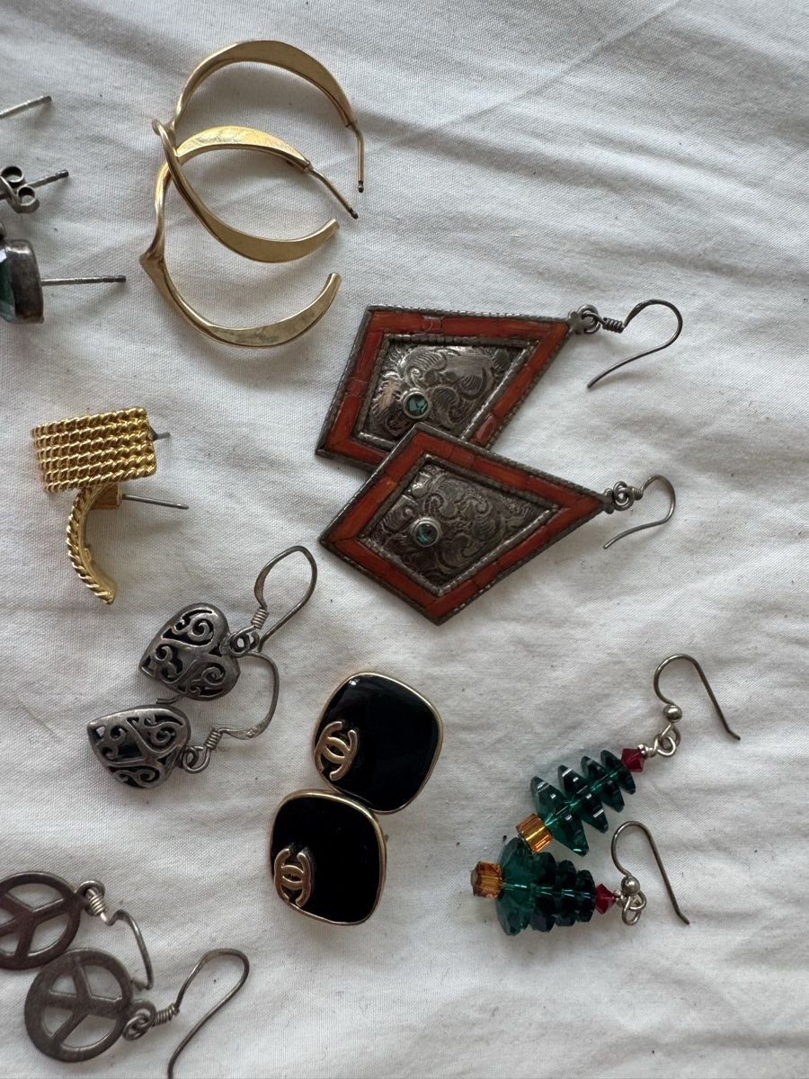 Orecchini pendenti & Orecchini a lobo: Assortiment de boucles d'oreilles – Usato da Genève venduto da lejardindesvetements 3