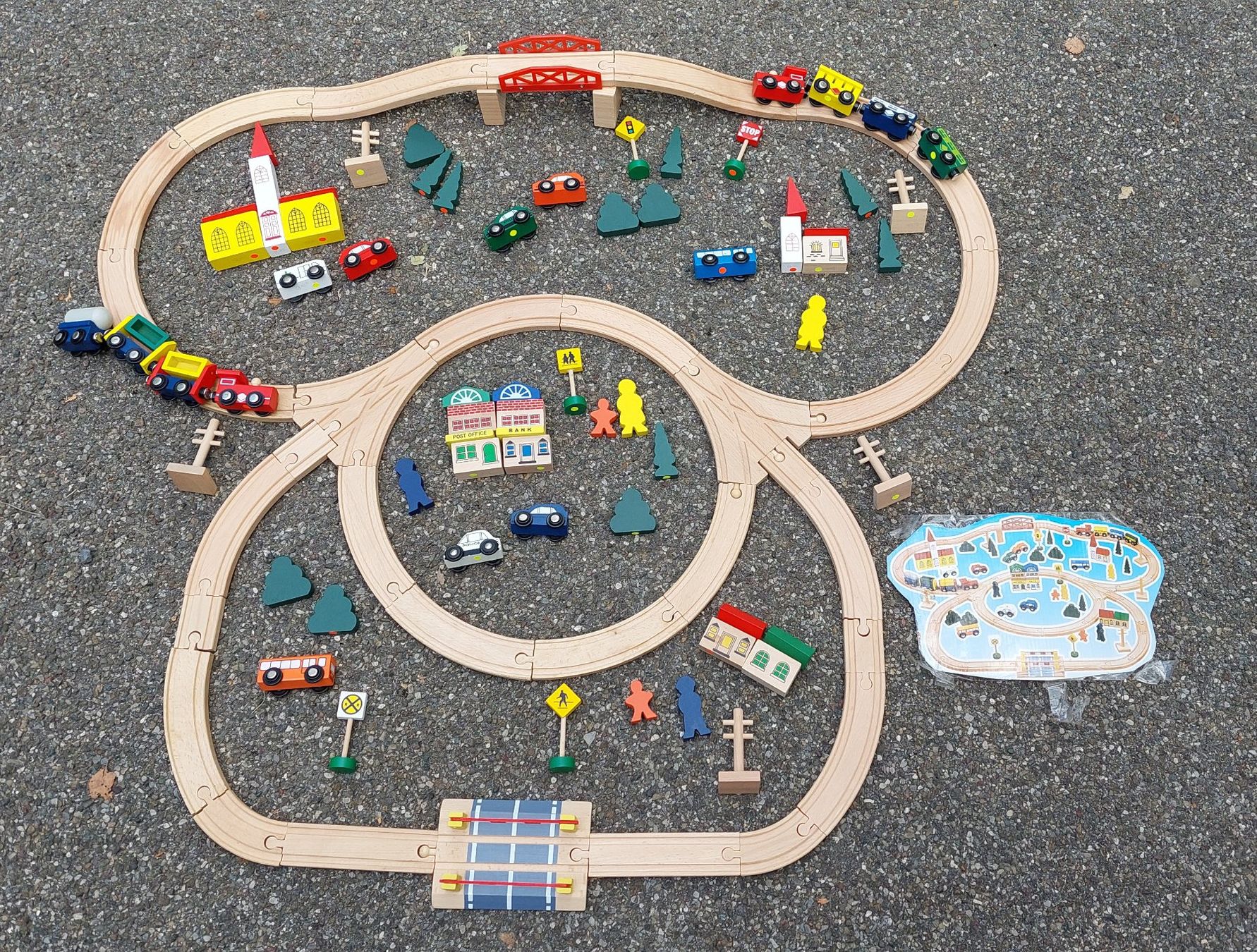 Bea Spielzeuge: Holzeisenbahn Set BEA, mit Brio kompatibel – Gebraucht aus Uitikon Waldegg von Smeragol