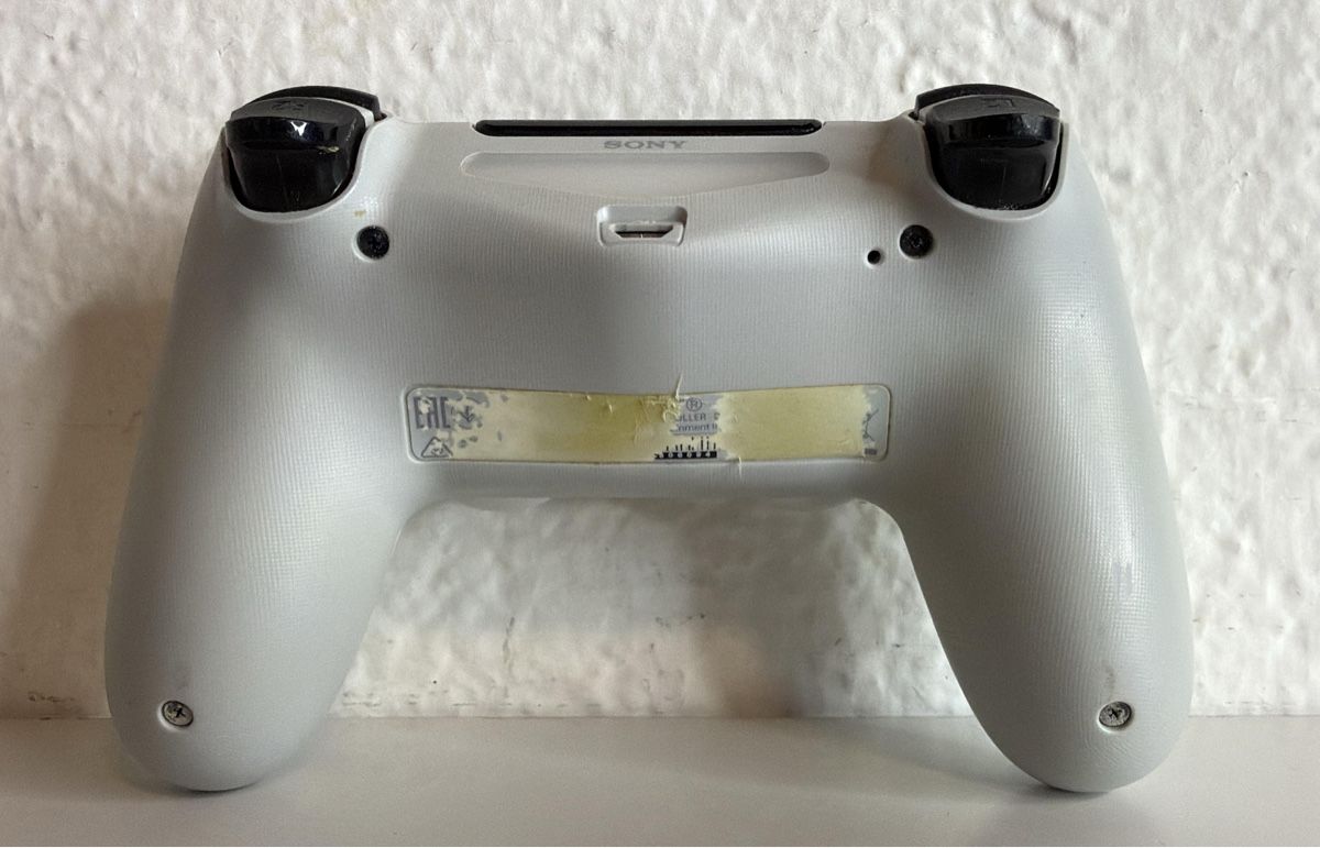 Sony Controller: PS4 Controller White 🎮 – Gebraucht aus Ehrendingen von bubulence 1