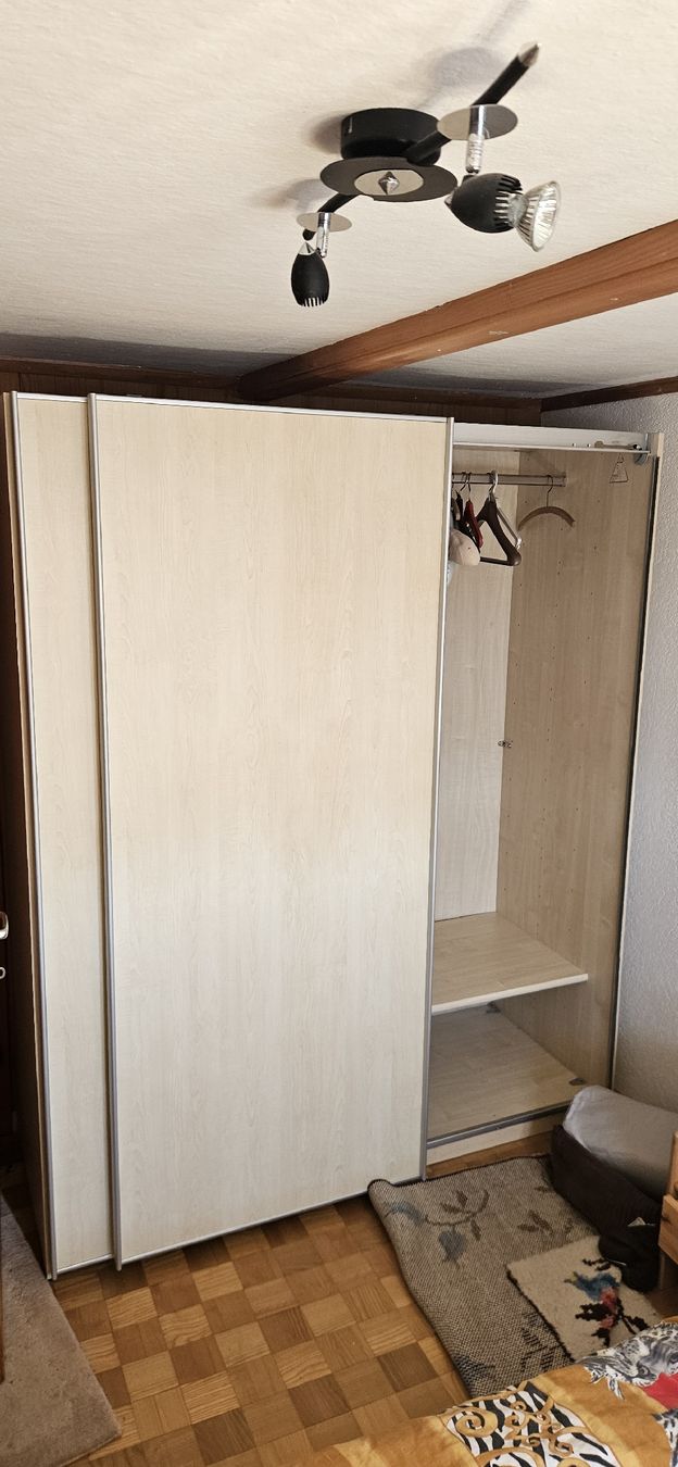 Armadi: Massiver Kleiderschrank – Usato da Belp venduto da Ginus85