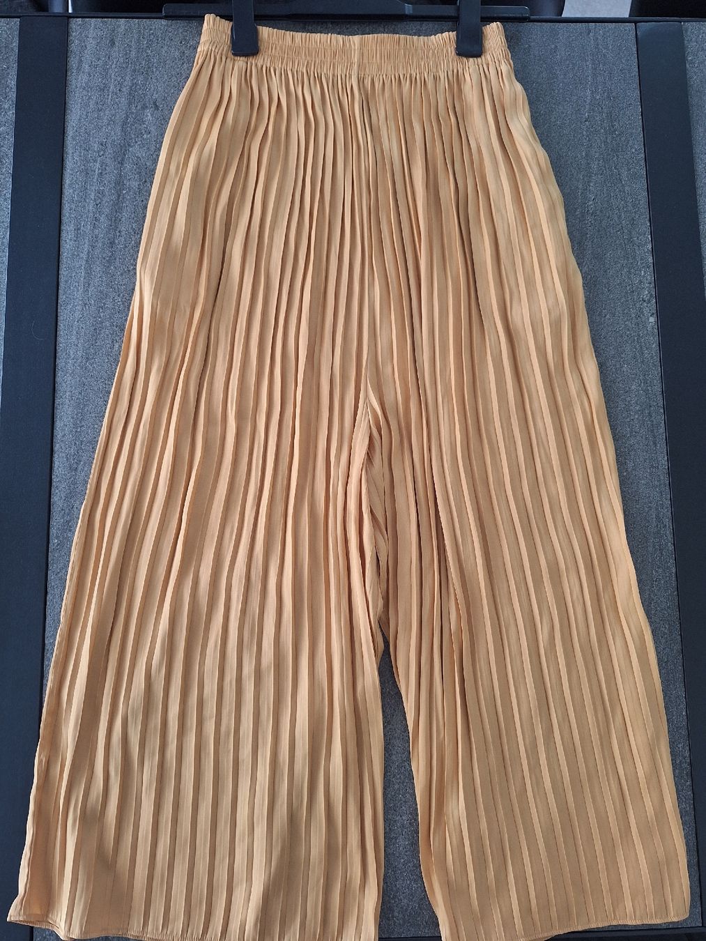 Zara Pantaloni: ZARA HOSE/ROCK - XS – Usato da Steinhausen venduto da togoraul123 1
