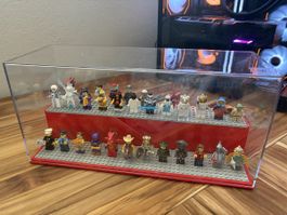 Lot de 30 figurines LEGO avec vitrine de présentation